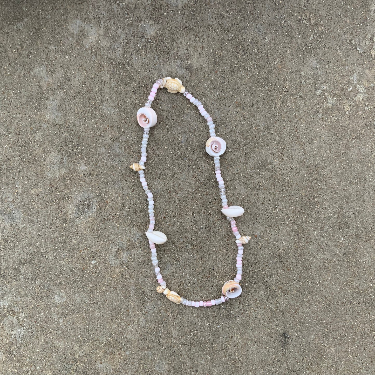 Light pink beach day🧺